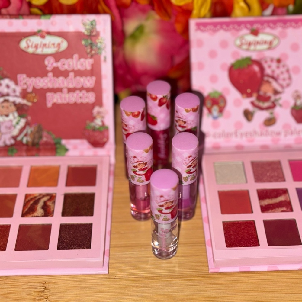 Siyiping Makeup Palette with Mirror and Lip Gloss - Picture 3 of 7